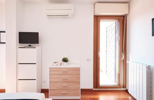 Zona IV Casal Boccone Apartamento | Porta di Roma, Moderno Luminoso con Wi-Fi e AC