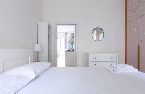 Porta Tenaglia Apartamento | Porta Volta Bright and Roomy Flat