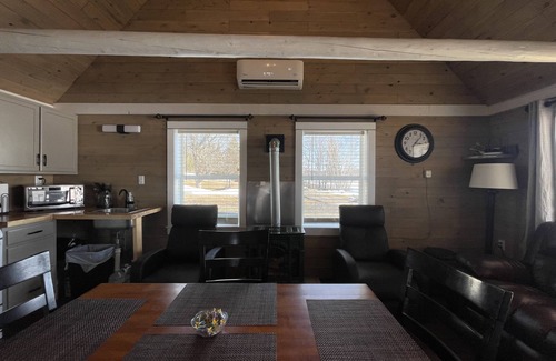 Portage Lake Cabina | Portage Lakeside Cabins, The Moose Shed