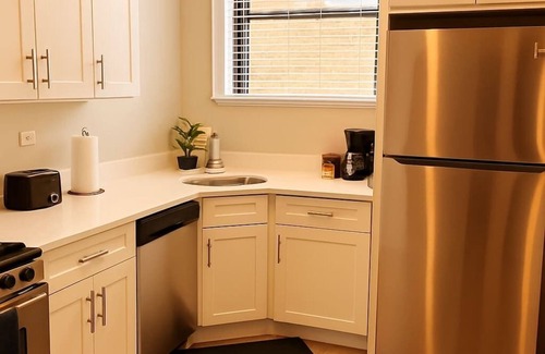 Chicago Apartamento | Portage Park 1BR Retreat