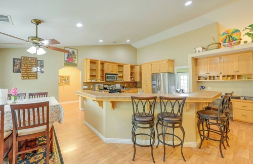 Porterville Casa | Porterville Getaway w/ Patio + Valley Views!
