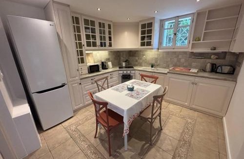 Lavrio Apartamento | Portfront Neoclassic Lavrio House