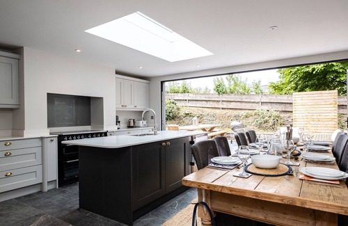Rock Cabaña | PORTHILLY GREYS, pet friendly, country holiday cottage in Rock