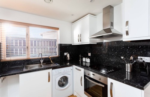 Porthtowan Cabina | Porthtowan Lodge eco-home, short walk to beach and coastal path.