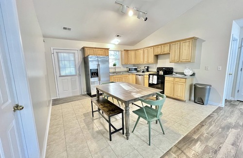 Valley Falls Casa | Portifino 3Br King suite in Boiling Springs