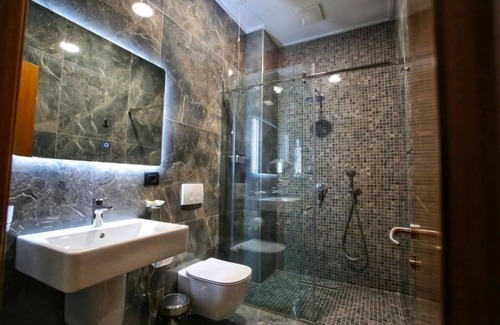 Berat Hotel | Portik Hotel