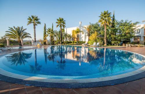 Penina Casa | Portimao Elegant House With Pool by Homing