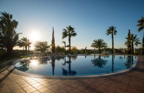 Penina Casa | Portimao Elegant House With Pool by Homing