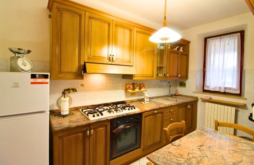 Cortona Apartamento | Portion of a house nestled in the Tuscan countryside. Accommodates up to 7 guests, offers private po