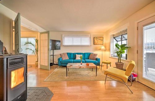 Bridgeton Casa | Portland Floating Home Getaway with Sauna!