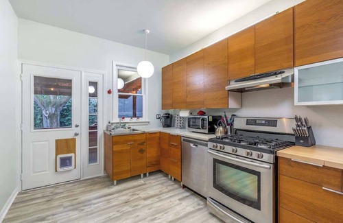 Hosford-Abernethy Casa | Portland Gem 3BR Backyard AC Best Location