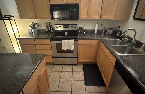 Old Town Chinatown Condominio | Portland Riverside Condo at McCormick Pier