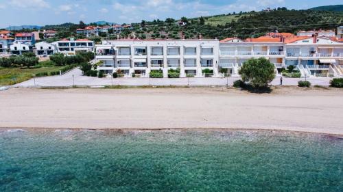 Gerakini Casa | Porto Maria Beachfront Cottage