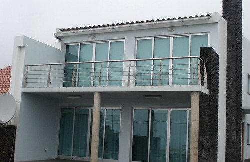 Praia da Vitoria Apartamento | PORTO MARTINS RELAX PISO -AL