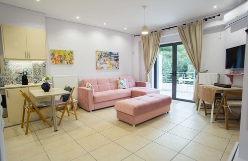 Ormos Agiou Ioannou Casa | Porto Rafti vista por Akroploron para negocios o vacaciones.