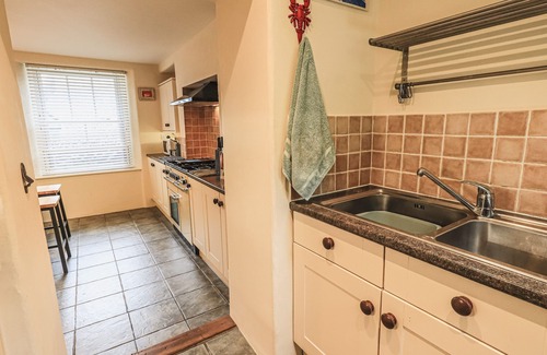 Lindale Casa | PORTOBELLO, pet friendly, with a garden in Lindale