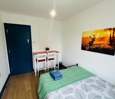 Dalgarno Casa | Portobello Self Check-In Rooms 611