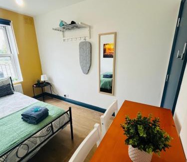 Dalgarno Casa | Portobello Self Check-In Rooms 611
