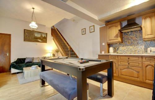 Portsmouth Apartamento | Portsmouth Maisonette with 5 Beds and Pool Table