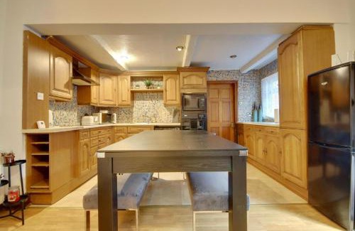 Portsmouth Apartamento | Portsmouth Maisonette with 5 Beds and Pool Table