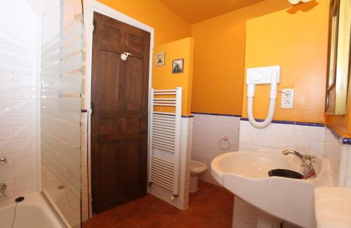 La Adrada Casa | Posada Villa Maria