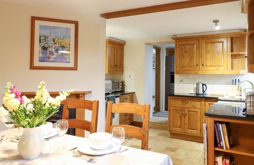 Crediton Cabaña | POSBURY LODGE, pet friendly, character holiday cottage in Crediton