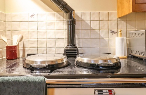 Crediton Cabaña | POSBURY LODGE, pet friendly, character holiday cottage in Crediton