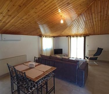 Ireon Apartamento | Poseidon home in Ireo, by the sea