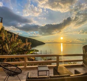 Kitries Apartamento | Poseidon’s Bayview