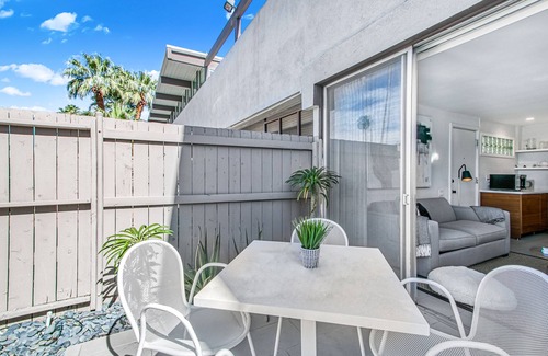 Twin Palms Condominio | Posh Condo in Ocotillo Lodge in South PS