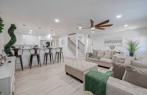 Humble Casa | Houston/IAH Escape: Free Parking, Wi-Fi, Sleeps 14, & 10 mins from IAH
