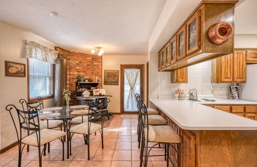 South Fork Casa | Posh mansion with antique decor, WiFi, & gas fireplace - near river and skiing