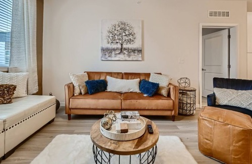 Downtown Baltimore Apartamento | Posh Penthouse Inner Harbor::Family:Sports