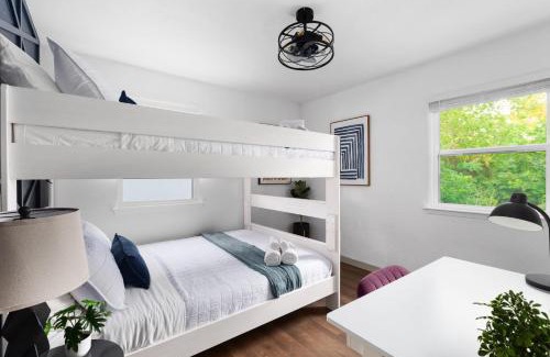 South Lamar Apartamento | Posh & Serene 2BR w Private Patio