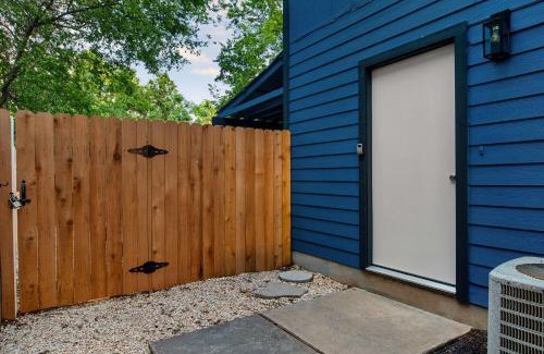 South Lamar Apartamento | Posh & Serene 2BR w Private Patio