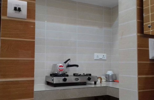 South Extension Casa | Posh south delhi foreigners place luxury room with kitchen
