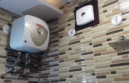 South Extension Casa | Posh south delhi foreigners place luxury room with kitchen