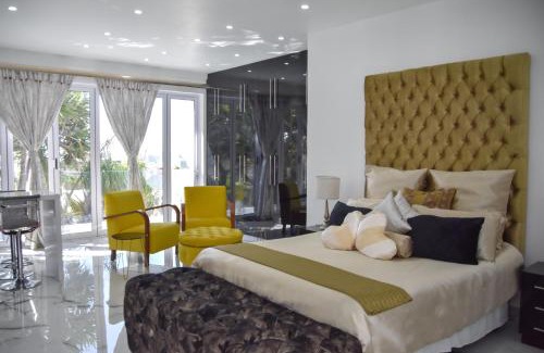 Humewood Apartamento | Posh Spot Gold Unit beautiful Beach View Apartment Sleeps 2