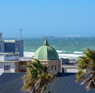 Humewood Apartamento | Posh Spot Gold Unit beautiful Beach View Apartment Sleeps 2