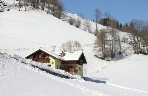 Rennweg am Katschberg Chalet De Esquí | Posh Villa in Rennweg am Katschberg with Wellness and Bar