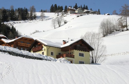 Rennweg am Katschberg Chalet De Esquí | Posh Villa in Rennweg am Katschberg with Wellness and Bar