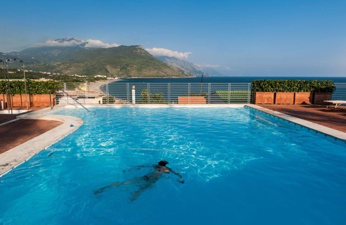Villammare Apartamento | Posidonia Apartment with sea view and panoramic pool