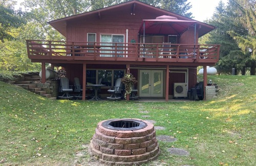 Sand Creek Cabina | Poskin Lake Getaway Cabin Lakefront access and beautiful sunrise