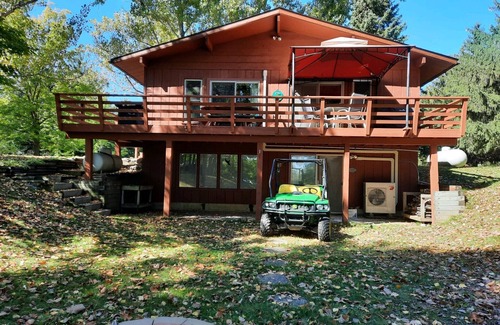 Sand Creek Cabina | Poskin Lake Getaway Cabin Lakefront access and beautiful sunrise