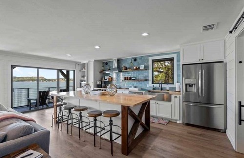 Graford Casa | Possum Kingdom's Reel Scenic Haus, 3bd/2ba sleeps 8 waterfront w/beautiful views