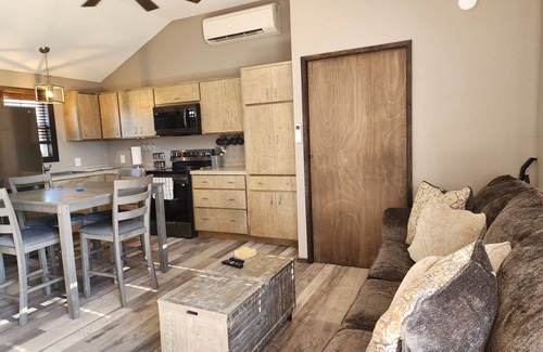 Somerville Cabina | Possum Run Cabin Comfortably Sleeps 6 People