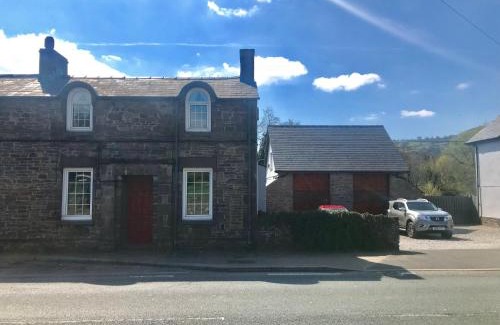 Glangrwyney Apartamento | Post Office Row Apartment and garden