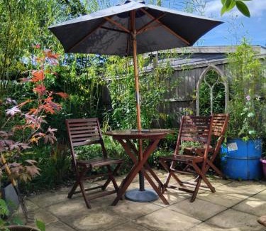 Glangrwyney Apartamento | Post Office Row Apartment and garden