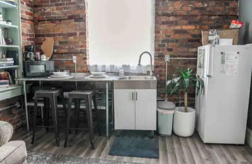 El Paso Apartamento | Post Office Suite Downtown near Walking Trails, Ice Cream Parlor, Antique Malls