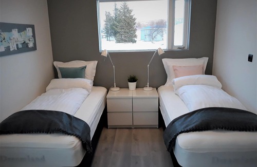Husavik Casa | Post-Plaza Guesthouse